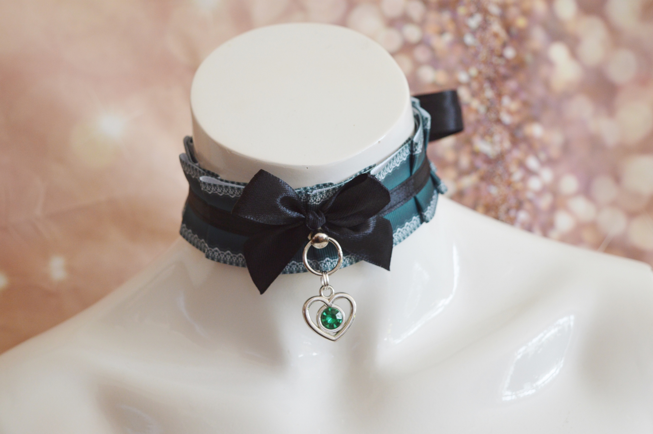 Gothic collar - Green Heart -